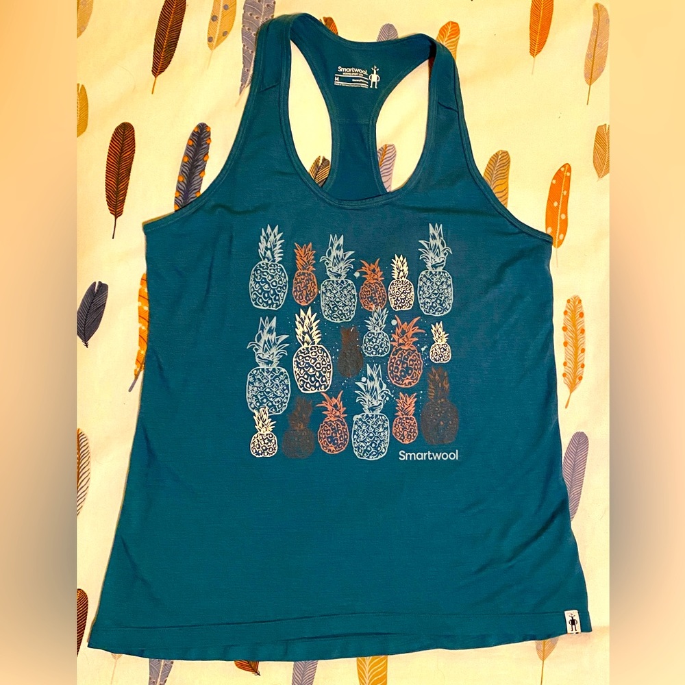 Women’s Smartwool 150 tank top, size M, pineapple print.